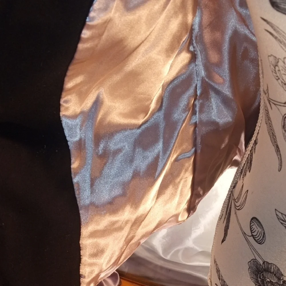 Black Women's Sleeveless Button-Front Vest - Picture 9 of 9